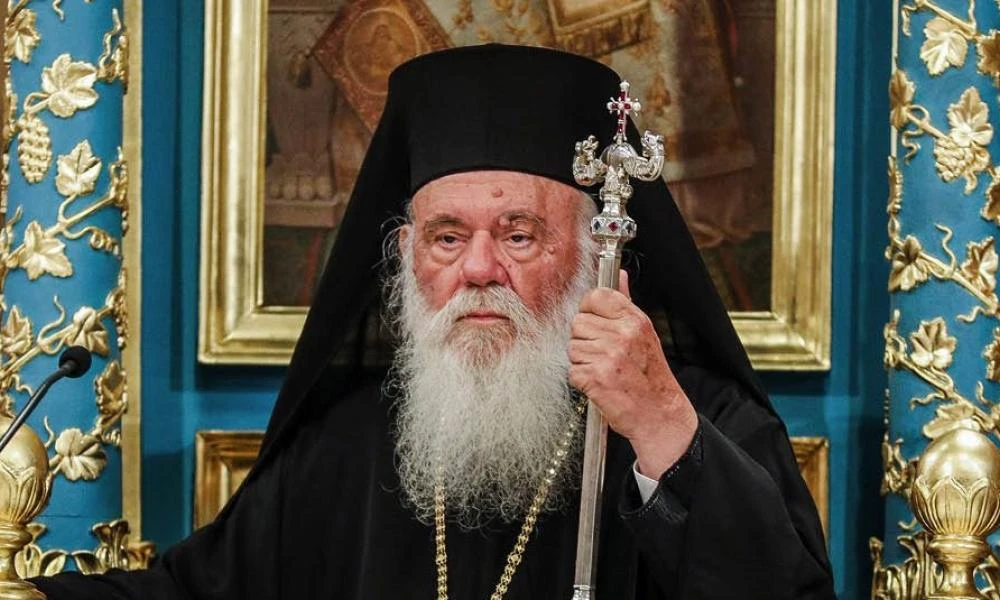 O Αρχιεπίσκοπος Ιερώνυμος «αδειάζει» τους «σταυροφόρους» στις συγκεντρώσεις έξω από παραστάσεις του Ζαραλίκου